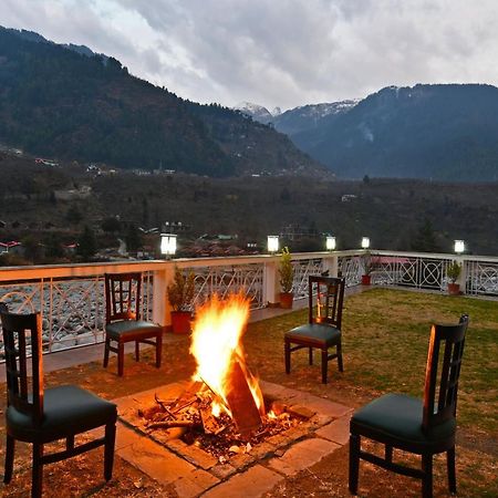 Mastiff Grand Manali Resort Exteriör bild