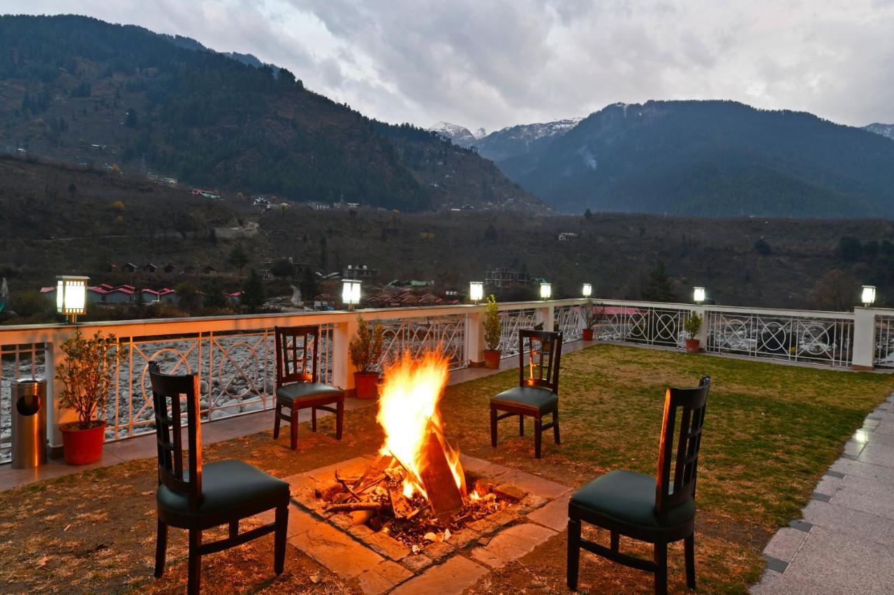 Mastiff Grand Manali Resort Exteriör bild