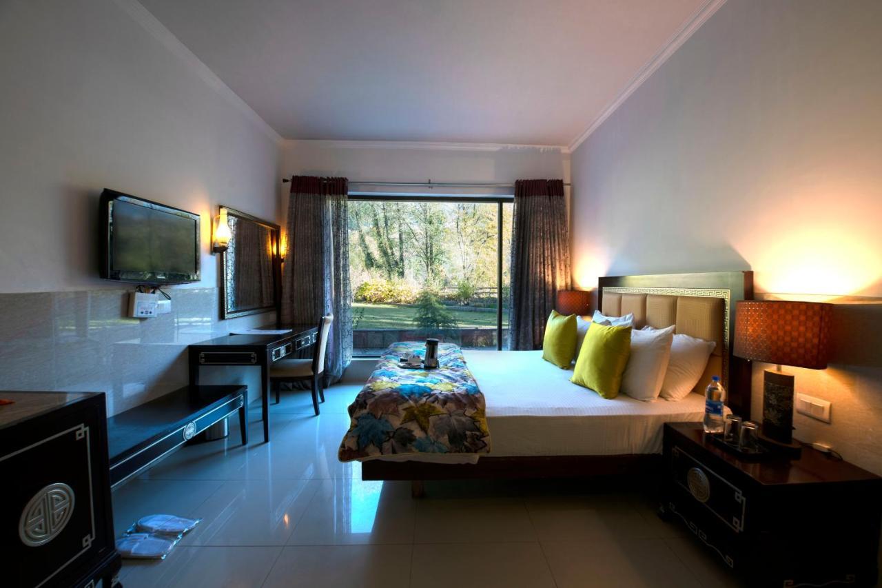 Mastiff Grand Manali Resort Exteriör bild