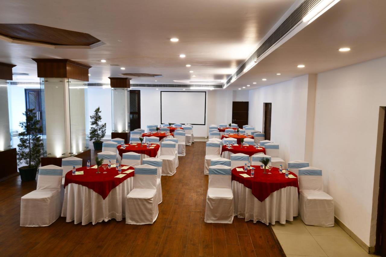 Mastiff Grand Manali Resort Exteriör bild
