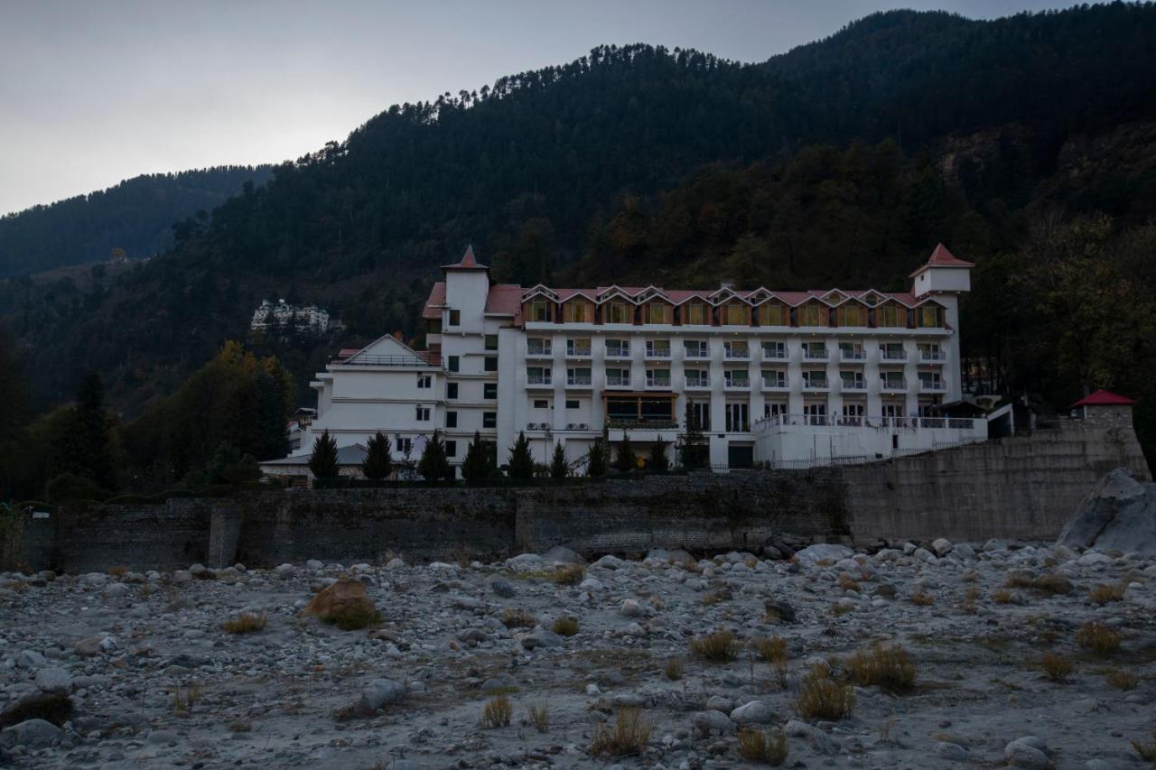 Mastiff Grand Manali Resort Exteriör bild