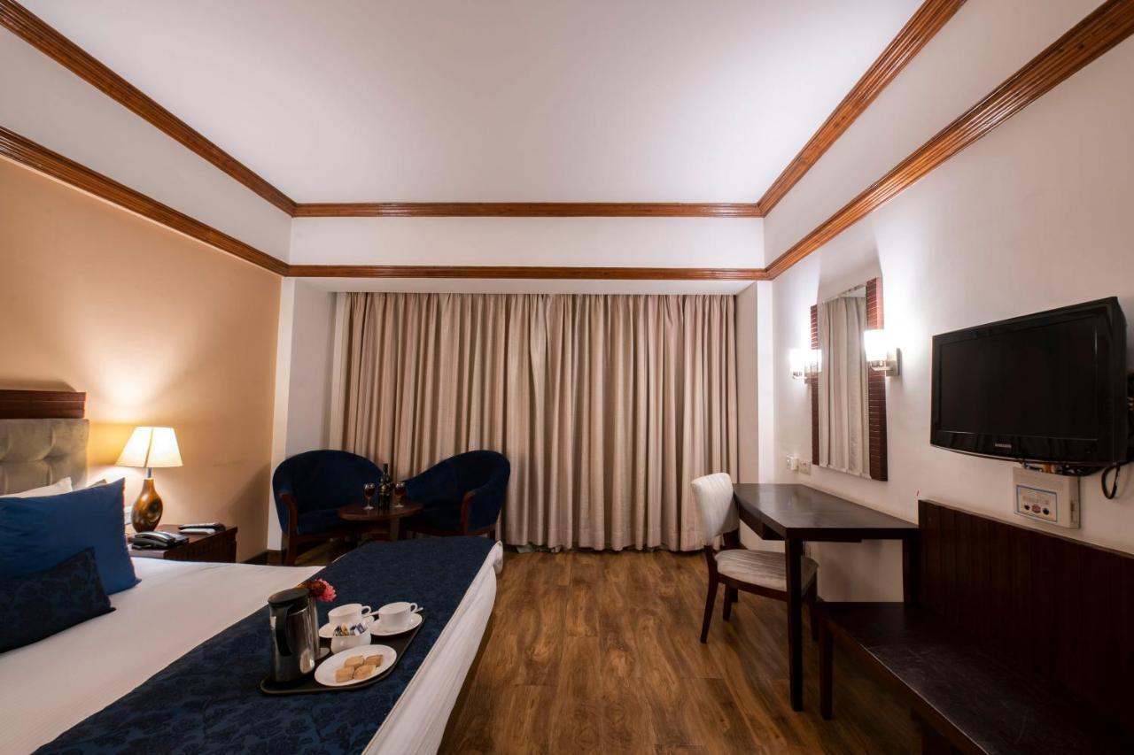 Mastiff Grand Manali Resort Exteriör bild