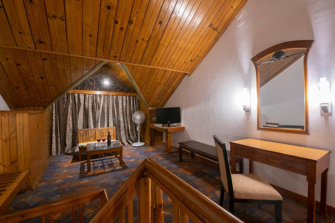 Mastiff Grand Manali Resort Exteriör bild