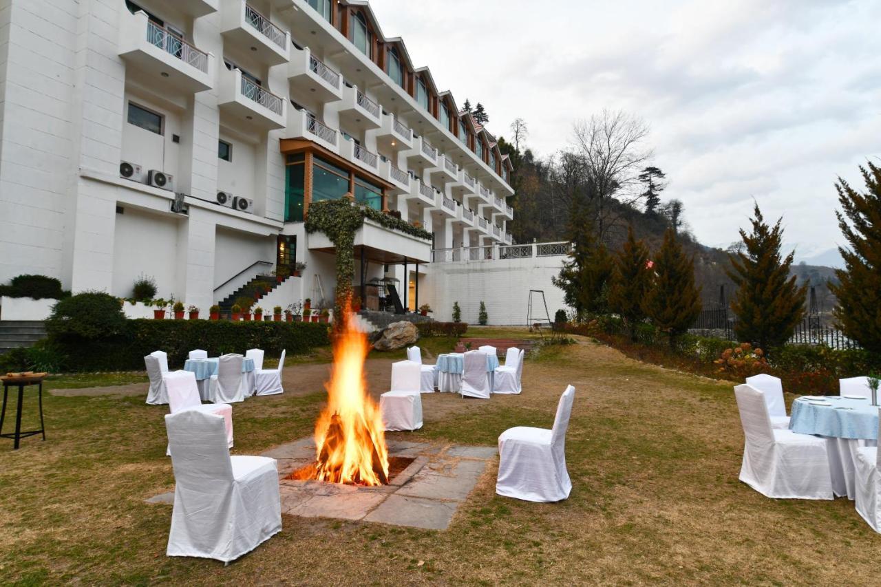 Mastiff Grand Manali Resort Exteriör bild