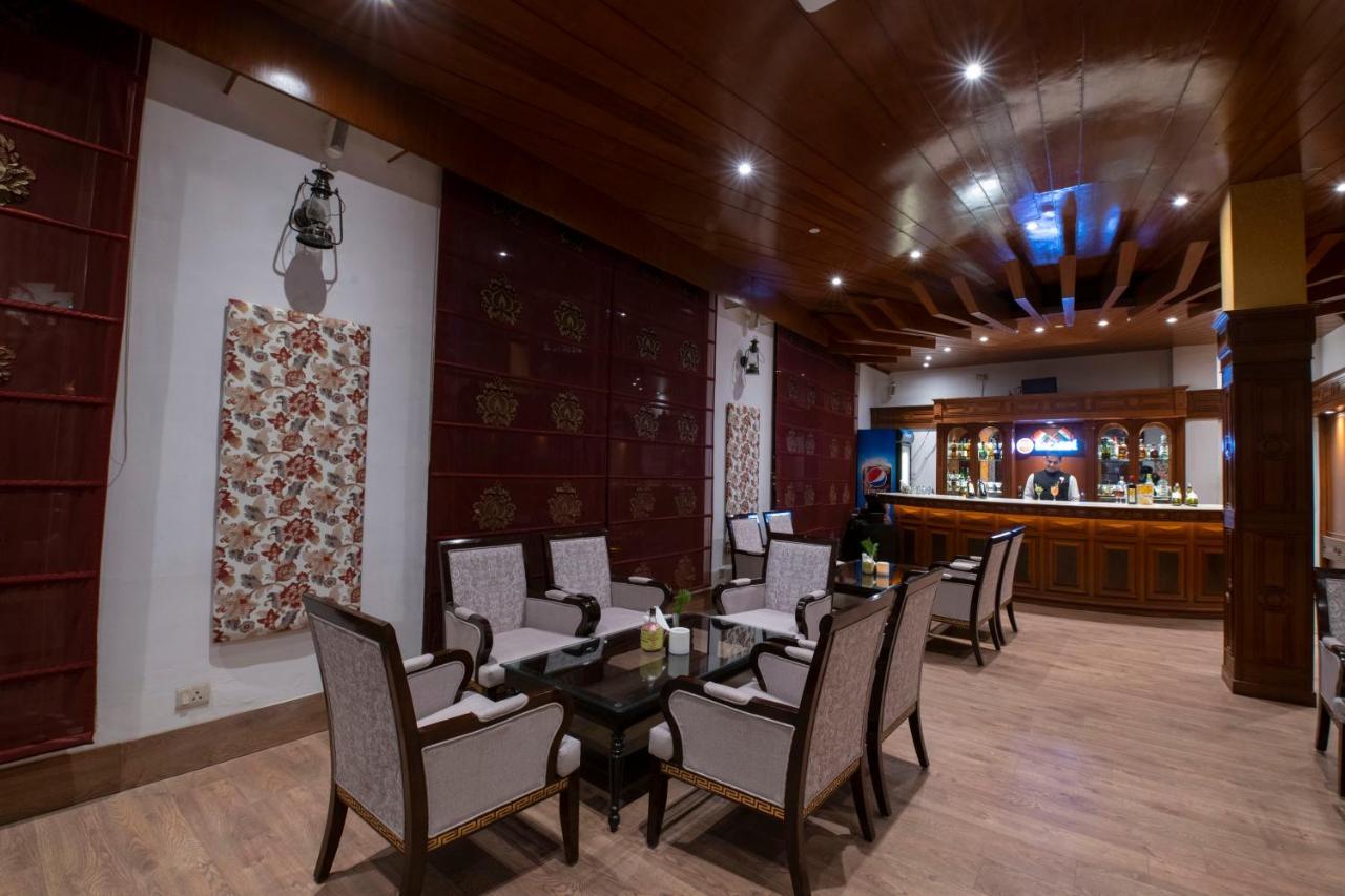 Mastiff Grand Manali Resort Exteriör bild