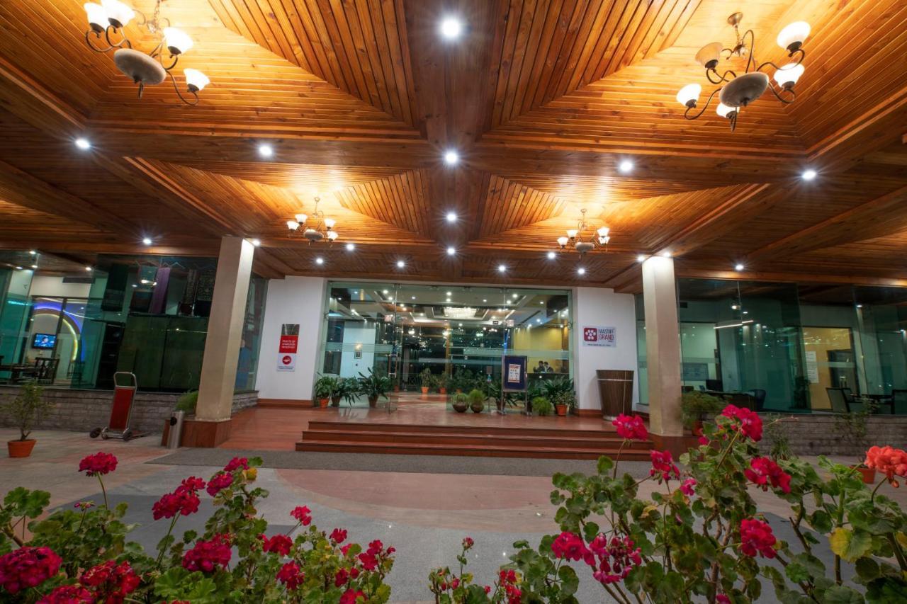 Mastiff Grand Manali Resort Exteriör bild