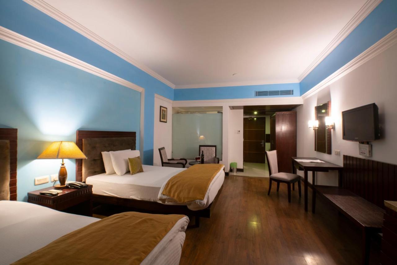 Mastiff Grand Manali Resort Exteriör bild