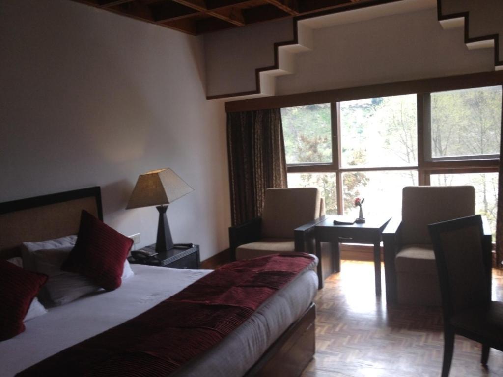 Mastiff Grand Manali Resort Rum bild